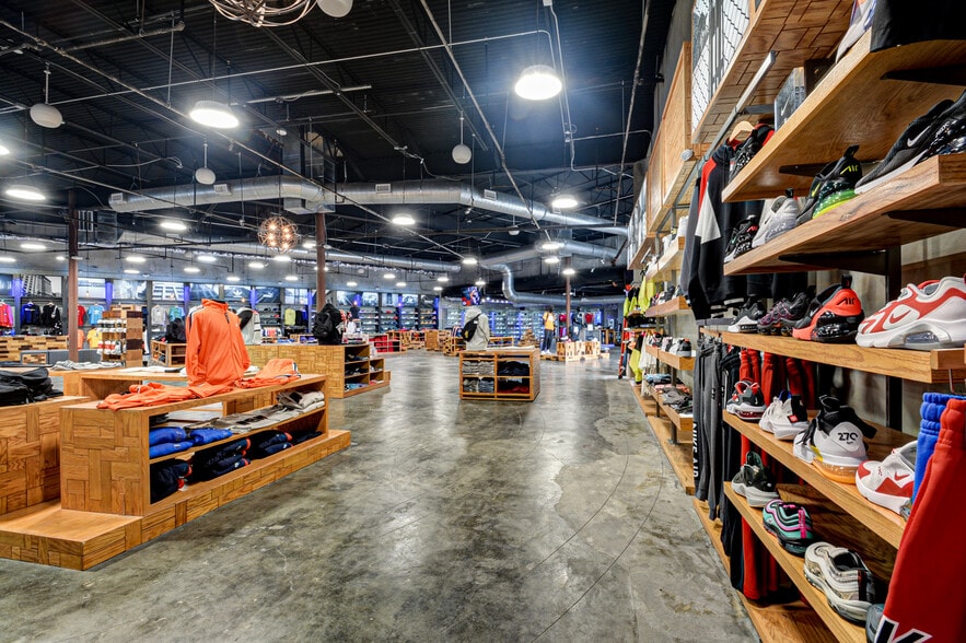 More Photos Of 20121 Highway 59 N, Humble Freestanding For Sale