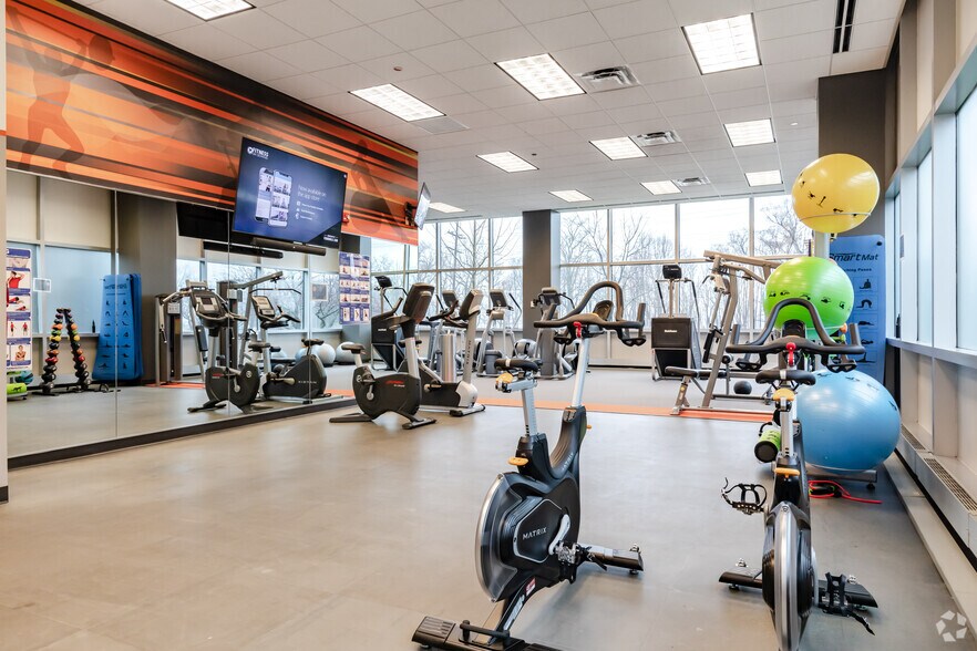 More Photos Of 1100 E Warrenville Rd, Naperville Unknown For Lease