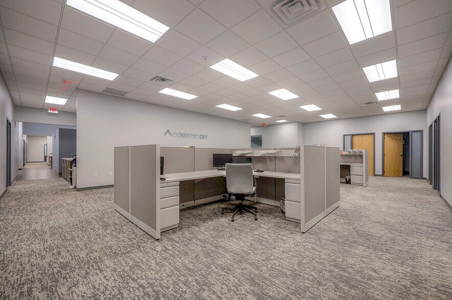 More Photos Of 5821 NW 72nd St, Kansas City Office For Lease