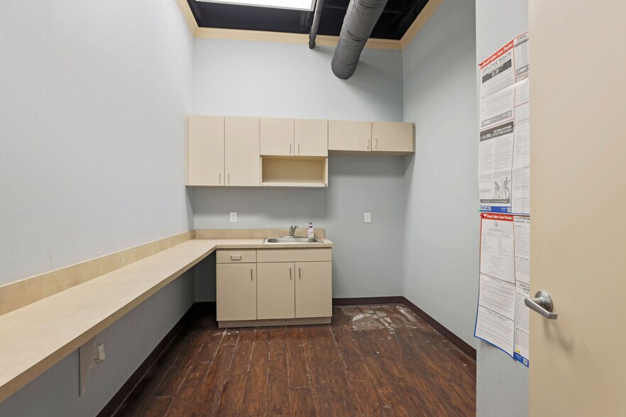 More Photos Of 118 Shenandoah Dr, The Woodlands Freestanding For Sale