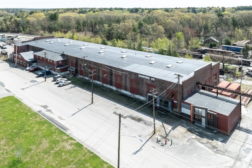 More Photos Of 1400 Iron Horse Park, North Billerica Warehouse For Lease