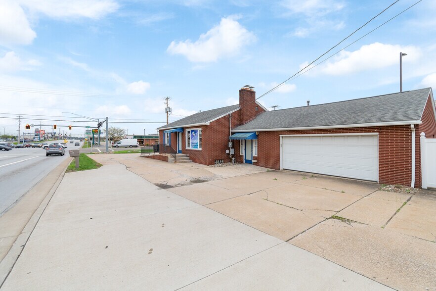 More Photos Of 5112 Portage St NW, North Canton Office For Sale