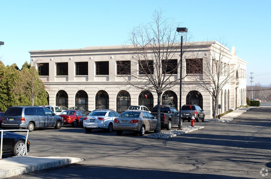 More Photos Of 577 Chestnut Ridge Rd, Woodcliff Lake Office For Lease