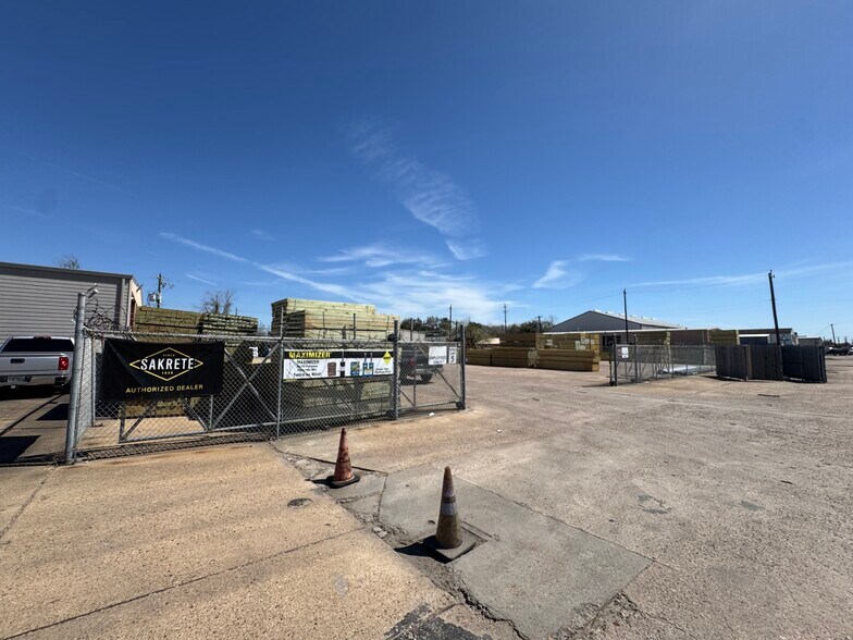 More Photos Of 607 Dumont St, South Houston Manufacturing For Sale