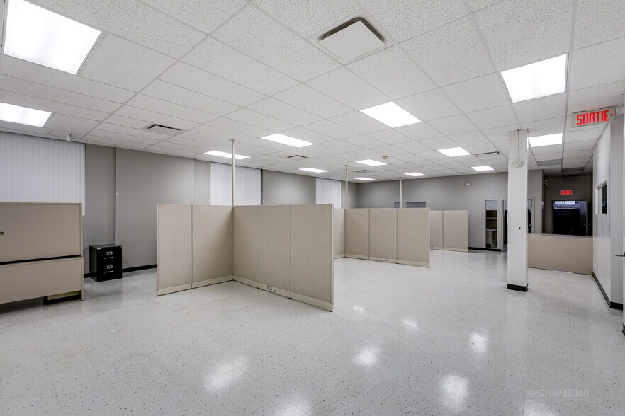 More Photos Of 9850-9852 Rue Verville, Montréal Light Distribution For Sale