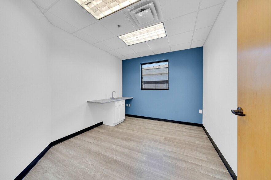 More Photos Of 4729 E Union Hills Dr, Phoenix Medical For Sale