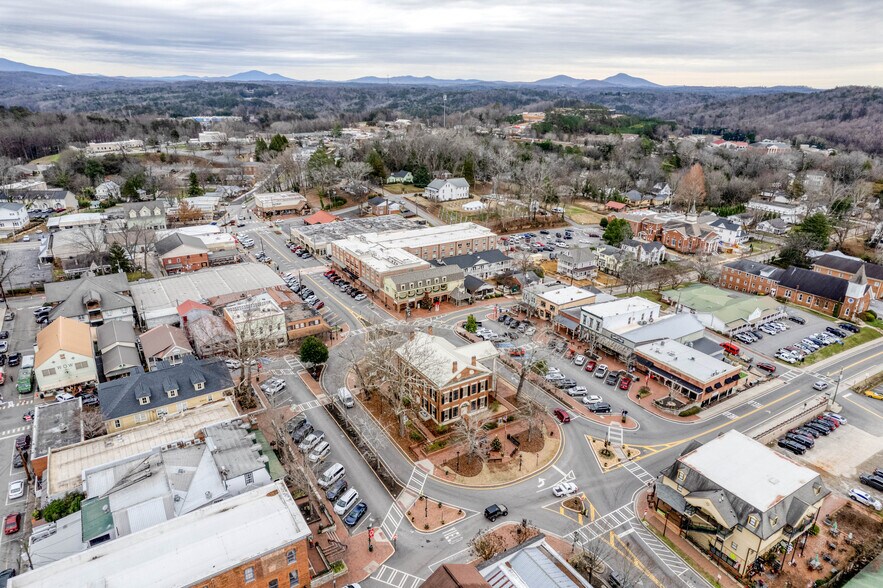 More Photos Of 27 S Park St, Dahlonega Hotel For Sale