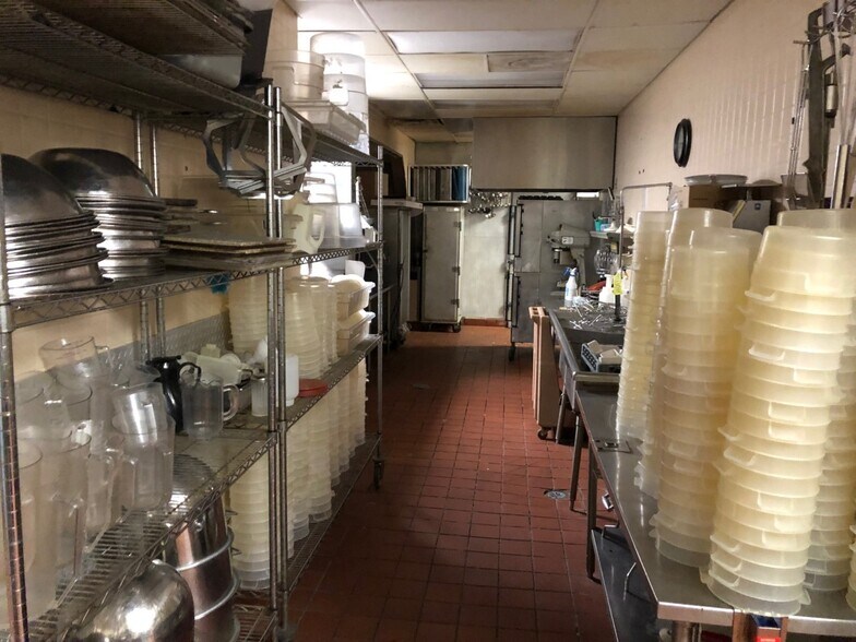 More Photos Of 2613 E Clairemont Ave, Eau Claire Restaurant For Lease