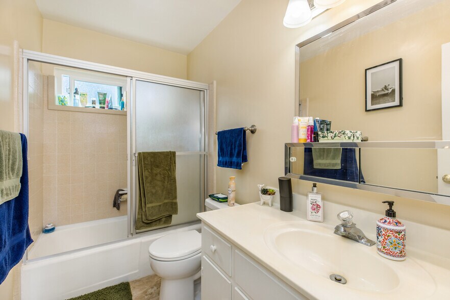 More Photos Of 1021 W 14th St, San Pedro Apartments For Sale