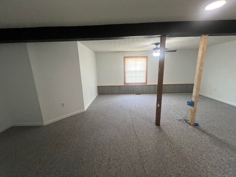 More Photos Of 380 S Main St, De Graff Light Manufacturing For Sale