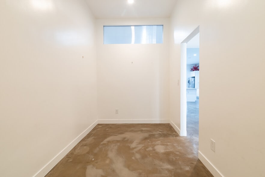 More Photos Of 5655 E Beverly Blvd, Los Angeles General Retail For Lease