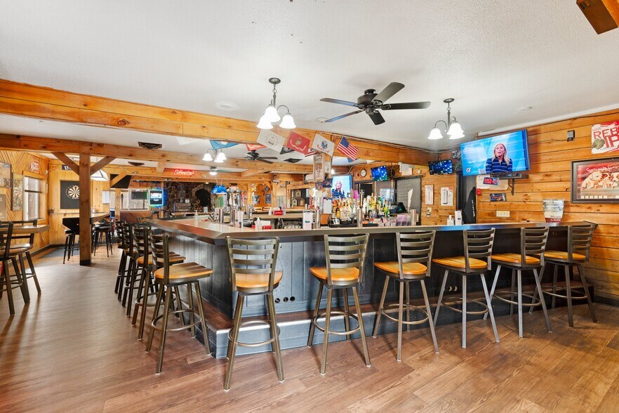 More Photos Of 415 Palmer Ave, Warwick Bar For Sale