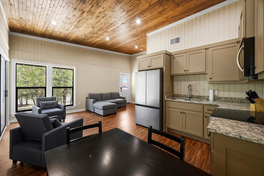 More Photos Of 397 VZ County Road 3611, Edgewood Sports And Entertainment For Sale