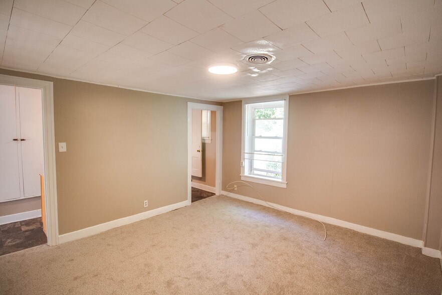 More Photos Of 1011 State St, Alton Apartments For Sale