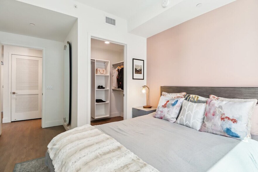 More Photos Of 700 W 9th St, Los Angeles Apartments For Lease