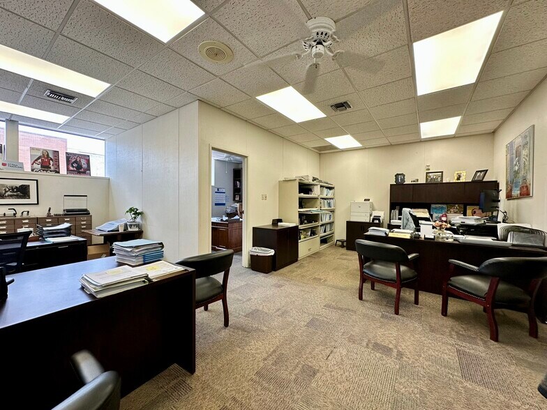 More Photos Of 705 Lamar St, Wichita Falls Office For Sale