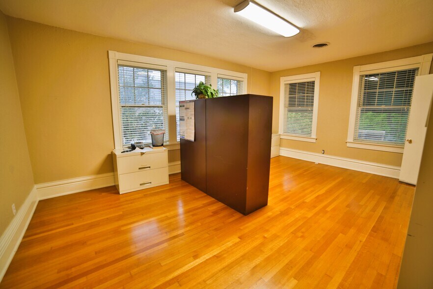 More Photos Of 108 Hillcrest St, Orlando Office For Sale