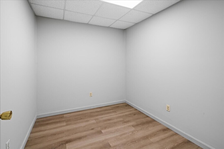 More Photos Of 5 Mountain Blvd, Warren Office For Lease