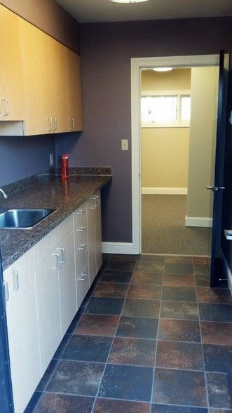 More Photos Of 1655 Hudson St, Longview Office For Lease