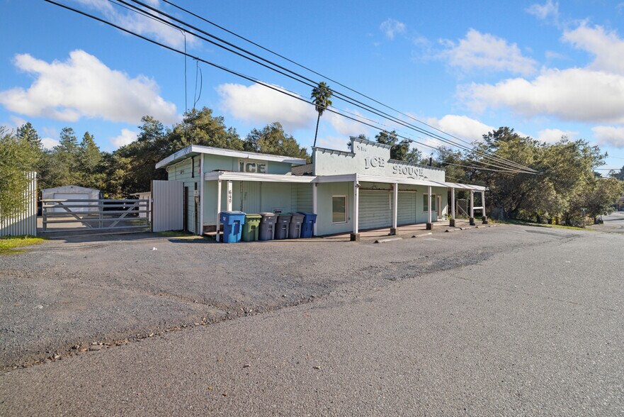 More Photos Of 840 N Cloverdale Blvd, Cloverdale Convenience Store For Sale