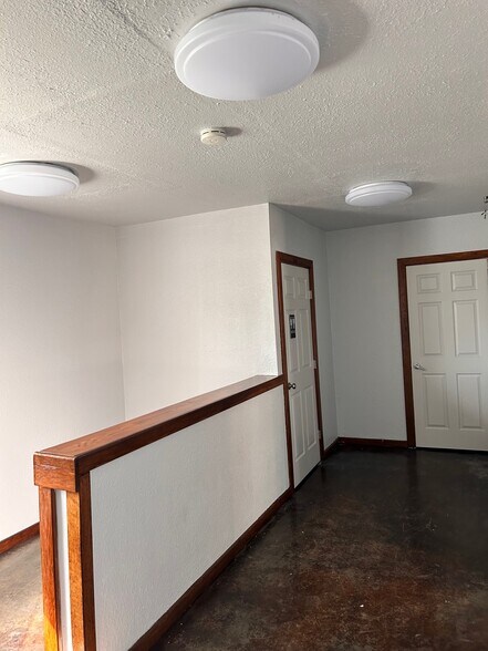 More Photos Of 19638 Dunbar Ave, Humble Service For Lease