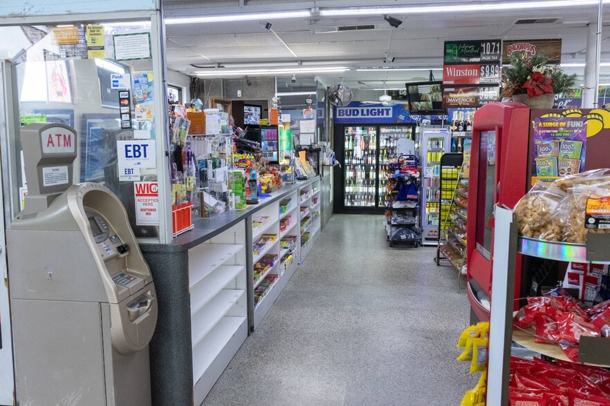 More Photos Of Undisclosed, Pontiac Convenience Store For Sale