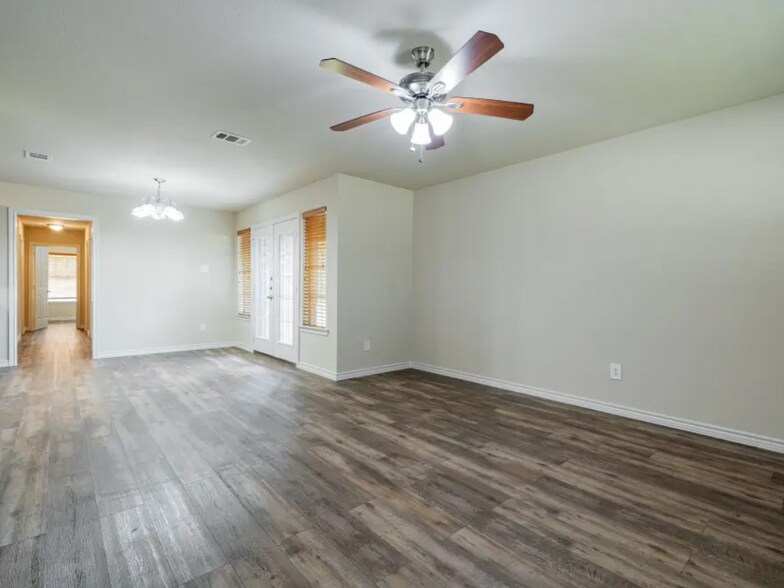 More Photos Of 26 Duplex Portfolio, Commerce Apartments For Sale