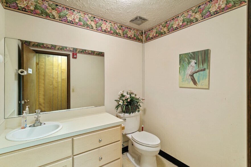 More Photos Of 327-345 E Bay St, Jacksonville Office For Lease