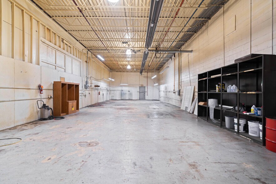 More Photos Of 15 S Worthington St, Youngstown Warehouse For Sale