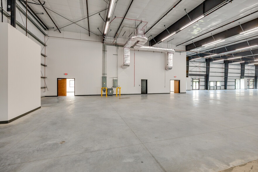 More Photos Of 1530 Kendrick Ln, Lakeland Warehouse For Lease