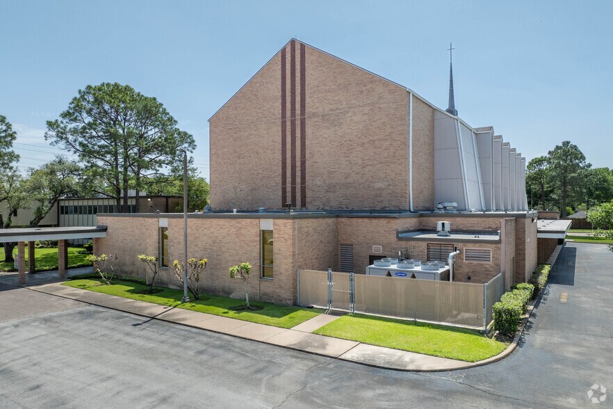 More Photos Of 4300 W Bellfort St, Houston Schools For Lease