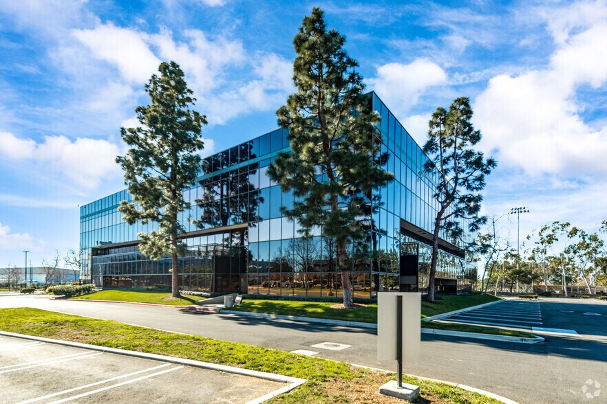 More Photos Of 2800 28th St, Santa Monica Office For Lease