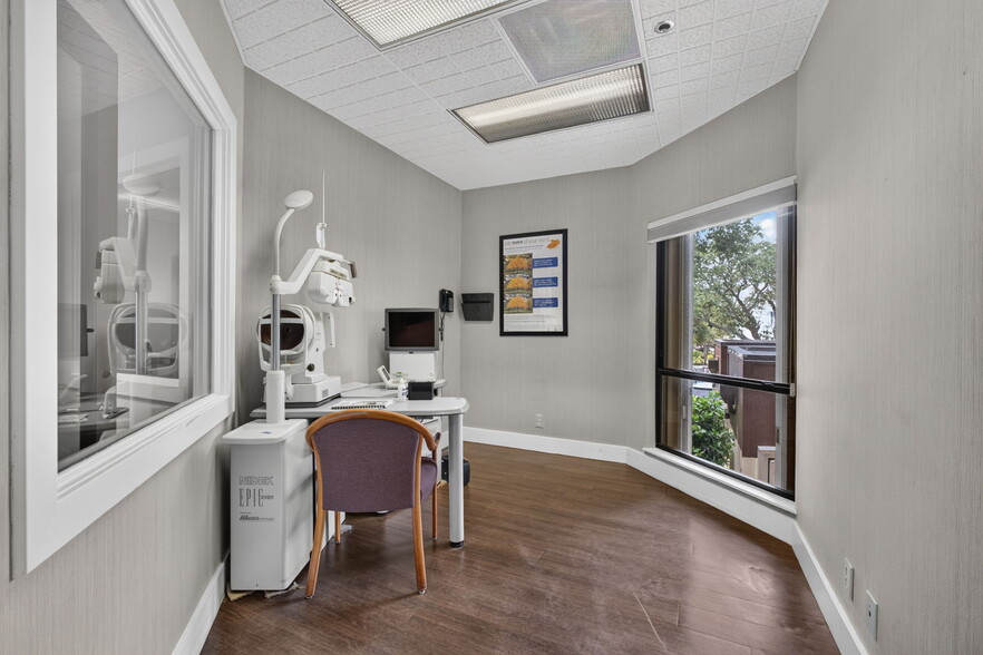 More Photos Of 3355 Burns Rd, Palm Beach Gardens Medical For Lease