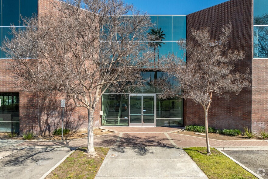 More Photos Of 1595 Spruce St, Riverside Office For Lease