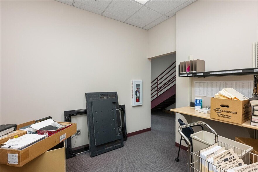 More Photos Of 7001 Jewel Lake Rd, Anchorage Office For Sale