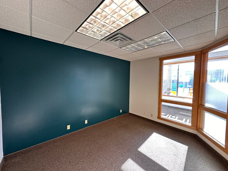 More Photos Of 127 S Knowles Ave, New Richmond Office For Lease