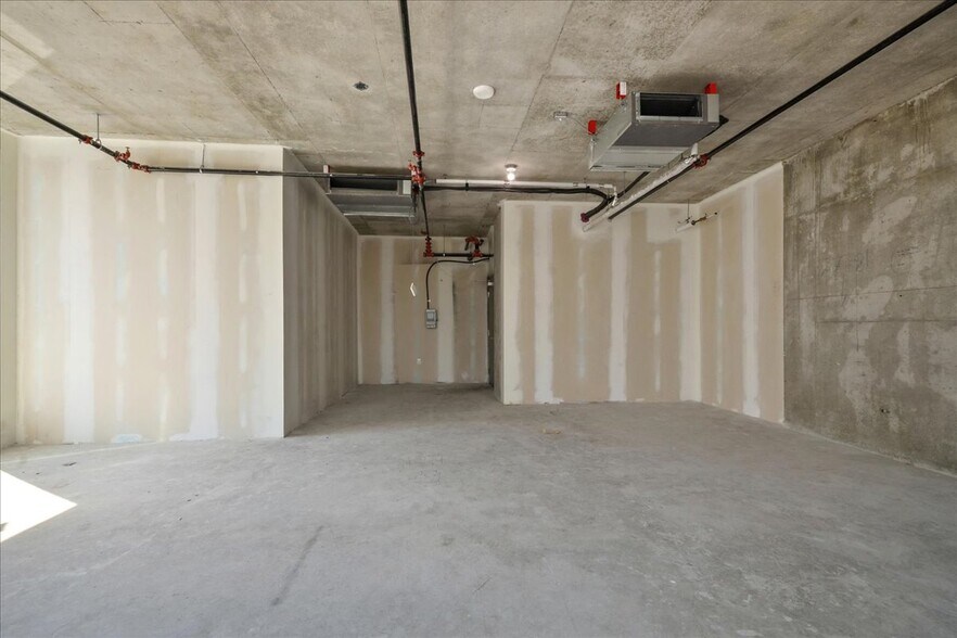 More Photos Of 600 Dixon Rd, Toronto Hotel For Sale
