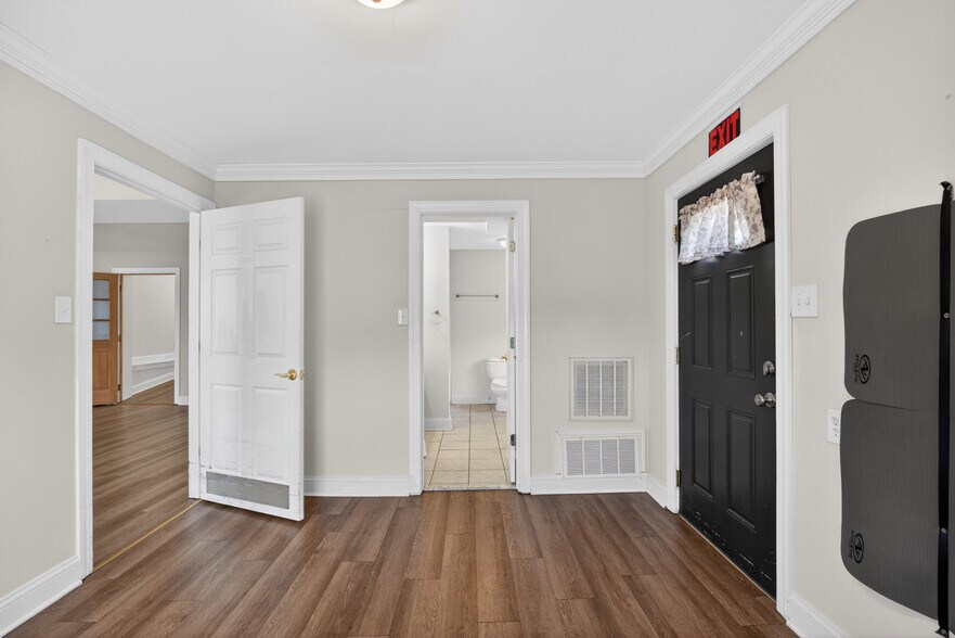 More Photos Of 168 Faulconerville Dr, Amherst Flex For Sale