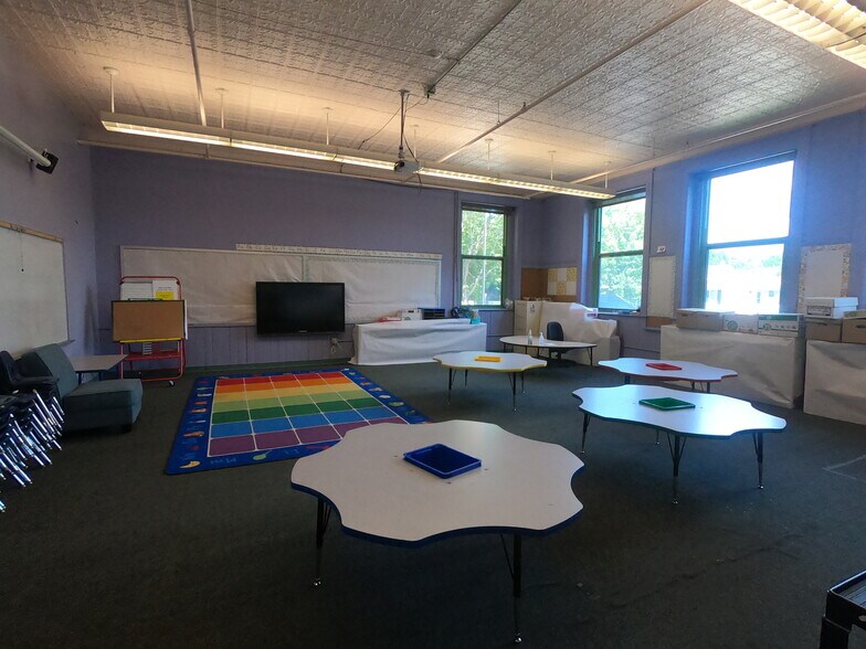 More Photos Of 260 Edmund Ave, Saint Paul Schools For Lease