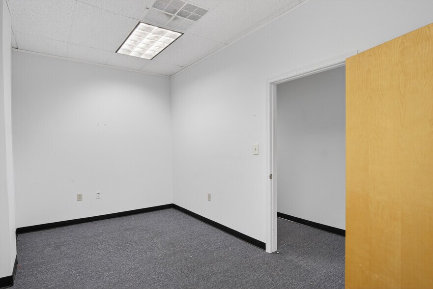 More Photos Of 126 N Main St, Warrenton Medical For Lease