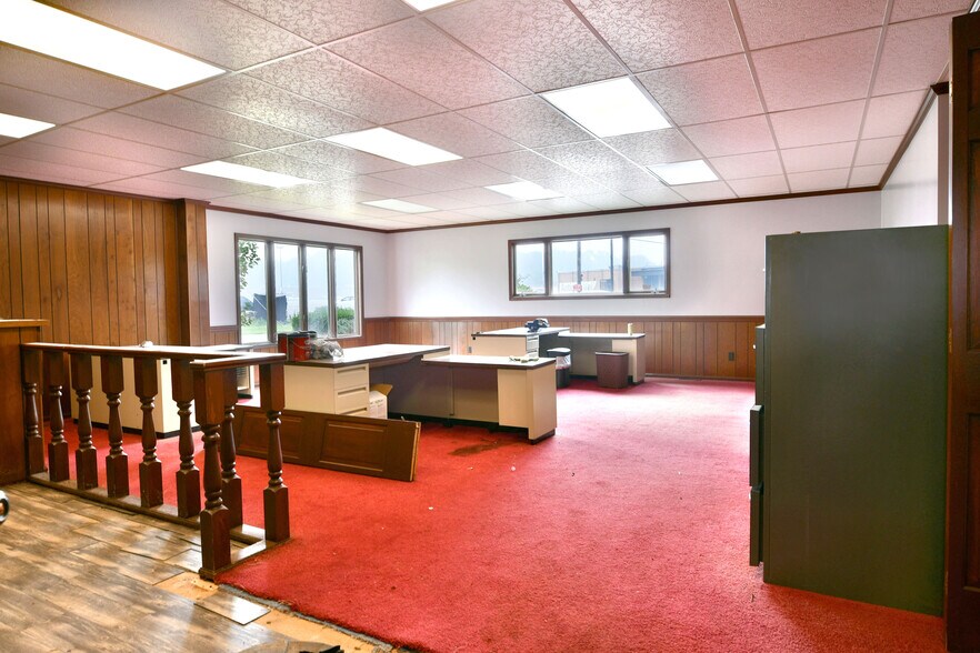 More Photos Of 696 Valley View Dr, Brookfield Office For Sale