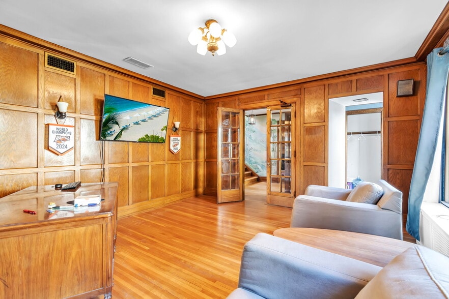 More Photos Of 2740 Main St, Buffalo Office Residential For Sale