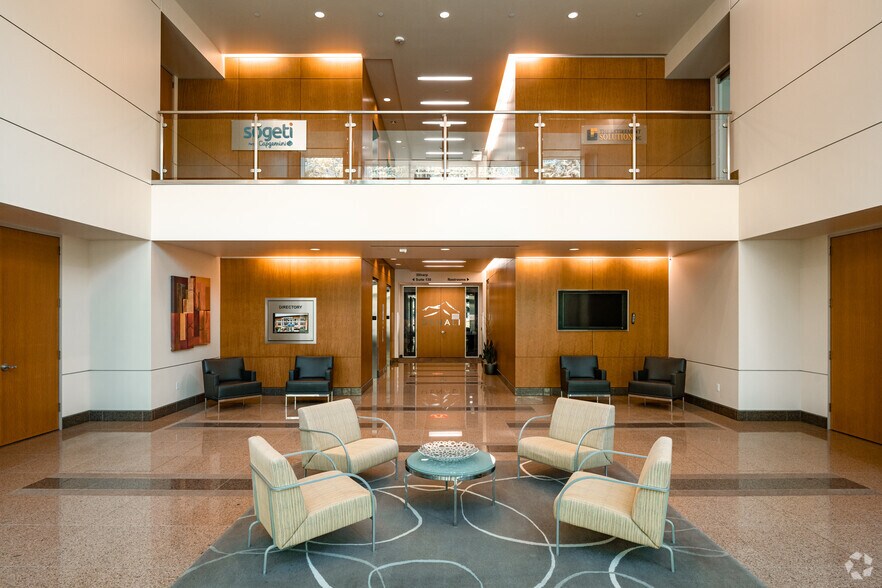 More Photos Of 18300 Redmond Way, Redmond Office For Lease