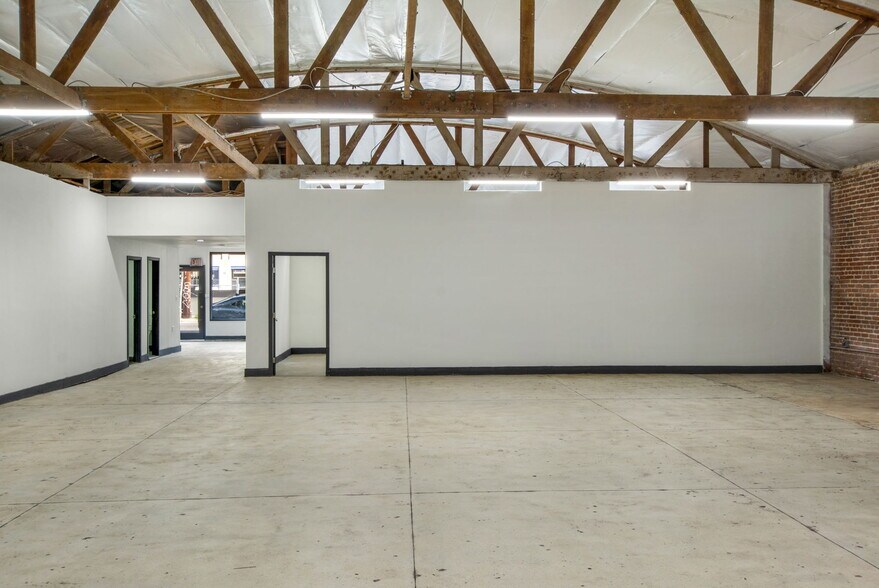 More Photos Of 236 W 18th St, Los Angeles Warehouse For Lease
