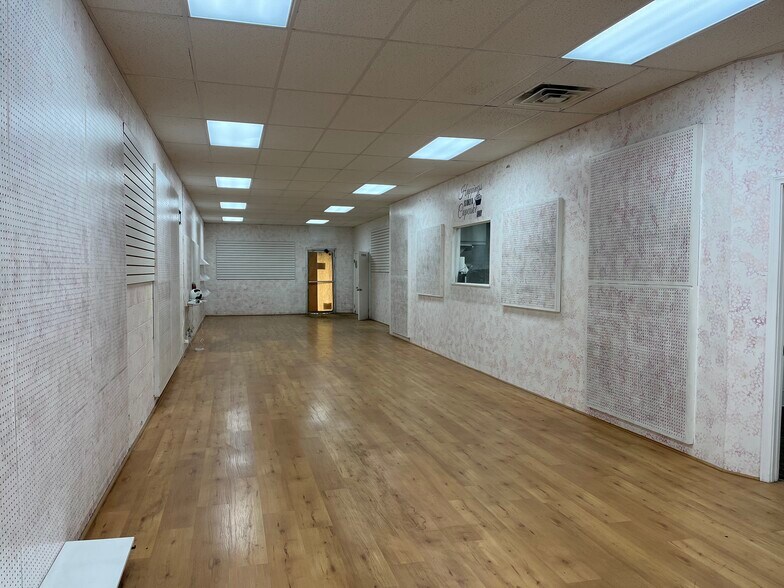 More Photos Of 23 Huntington Dr, Arcadia Storefront For Lease