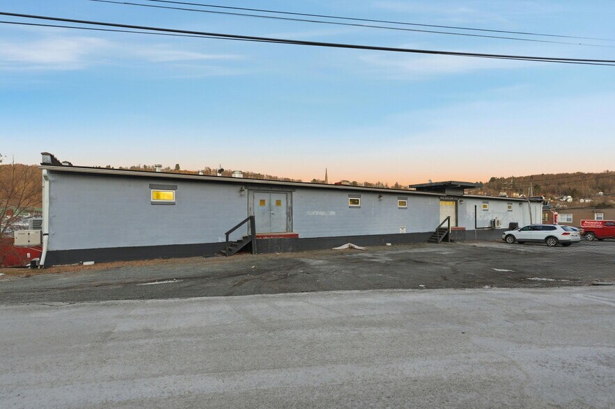 More Photos Of 2 Chapel St, Honesdale Flex For Lease