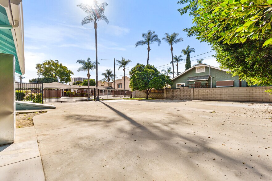 More Photos Of 1204 N Ross St, Santa Ana Office For Lease
