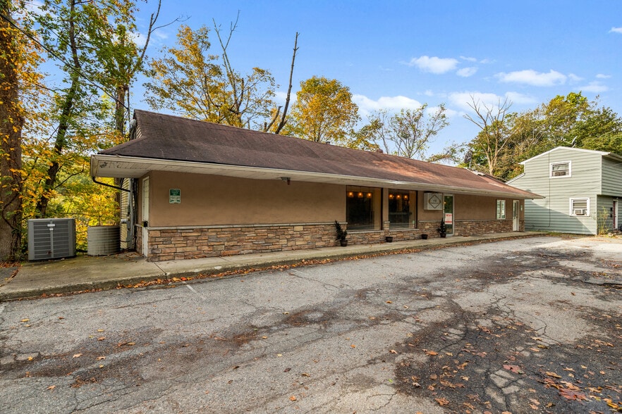 More Photos Of , Bloomingdale General Retail For Sale
