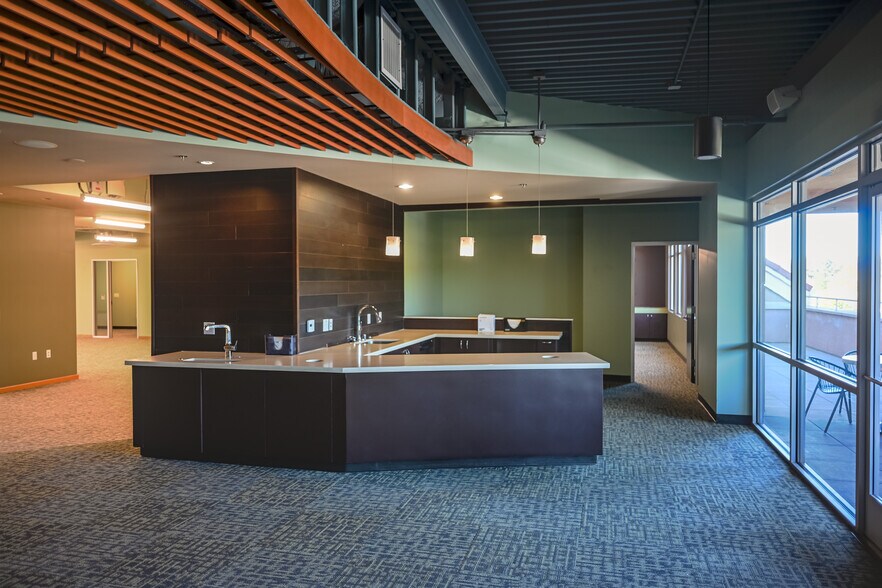 More Photos Of 23961 Newhall Ranch Rd, Valencia Unknown For Lease