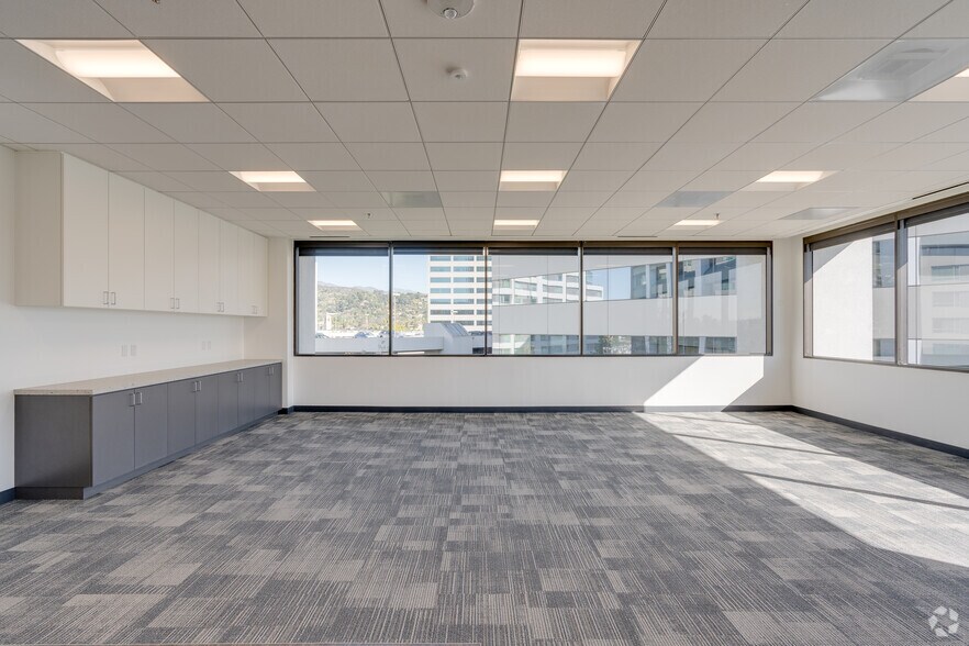 More Photos Of 700 N Central Ave, Glendale Office For Sale